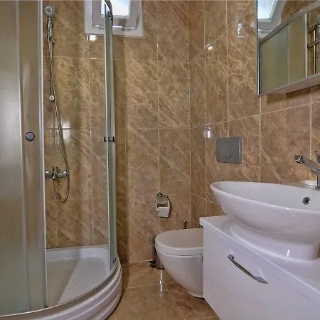 Airport Hotel 2* 굴루크